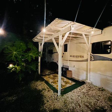 Rv In The Little Jungle By Legnalife Hotel Homestead Exterior photo