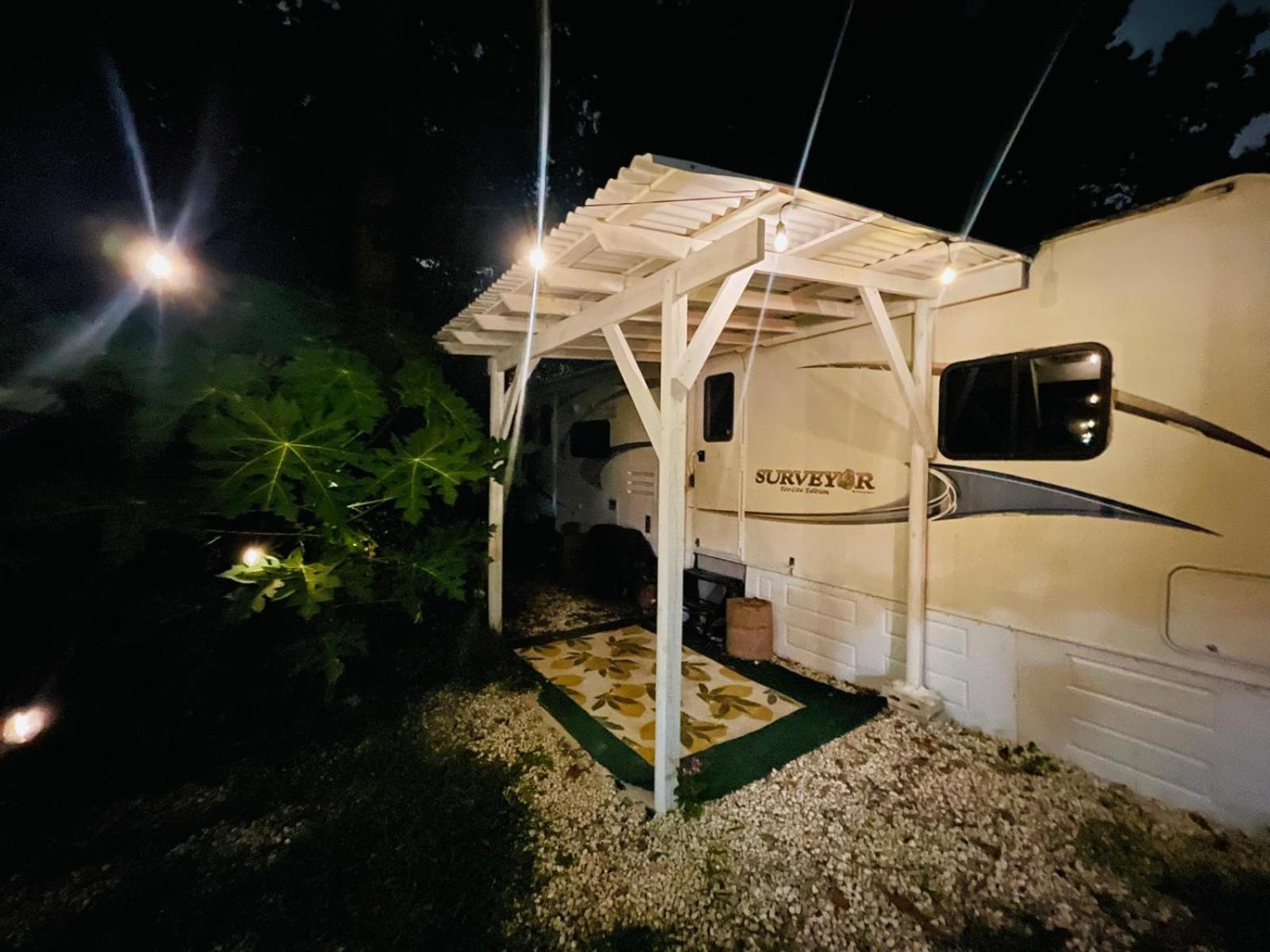 Rv In The Little Jungle By Legnalife Hotel Homestead Exterior photo