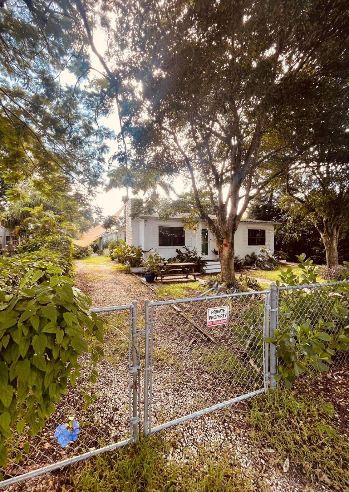 Rv In The Little Jungle By Legnalife Hotel Homestead Exterior photo